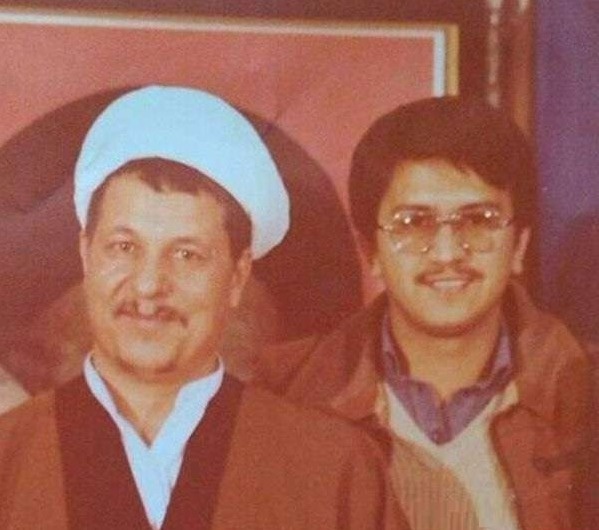 جوانی عبدالناصر همتی کنار آیت الله هاشمی رفسنجانی عبدالناصر همتی کنار آیت الله هاشمی رفسنجانی